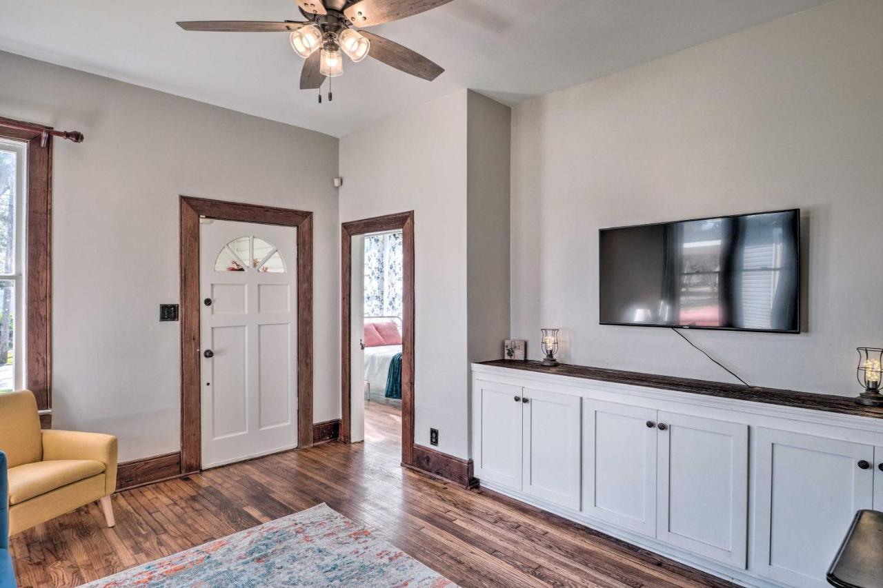 Lake Charles Cottage With Fireplace And Yard! Luaran gambar