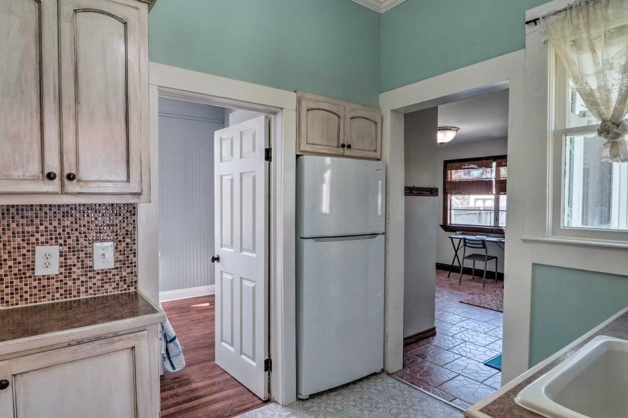Lake Charles Cottage With Fireplace And Yard! Luaran gambar