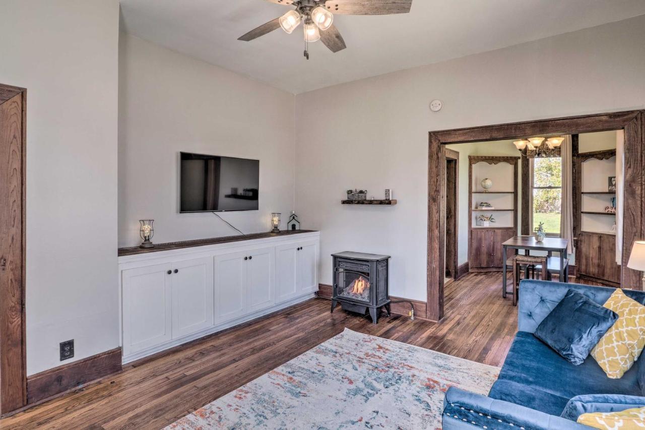 Lake Charles Cottage With Fireplace And Yard! Luaran gambar