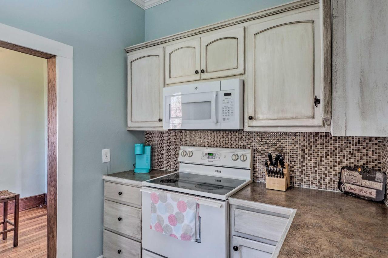 Lake Charles Cottage With Fireplace And Yard! Luaran gambar